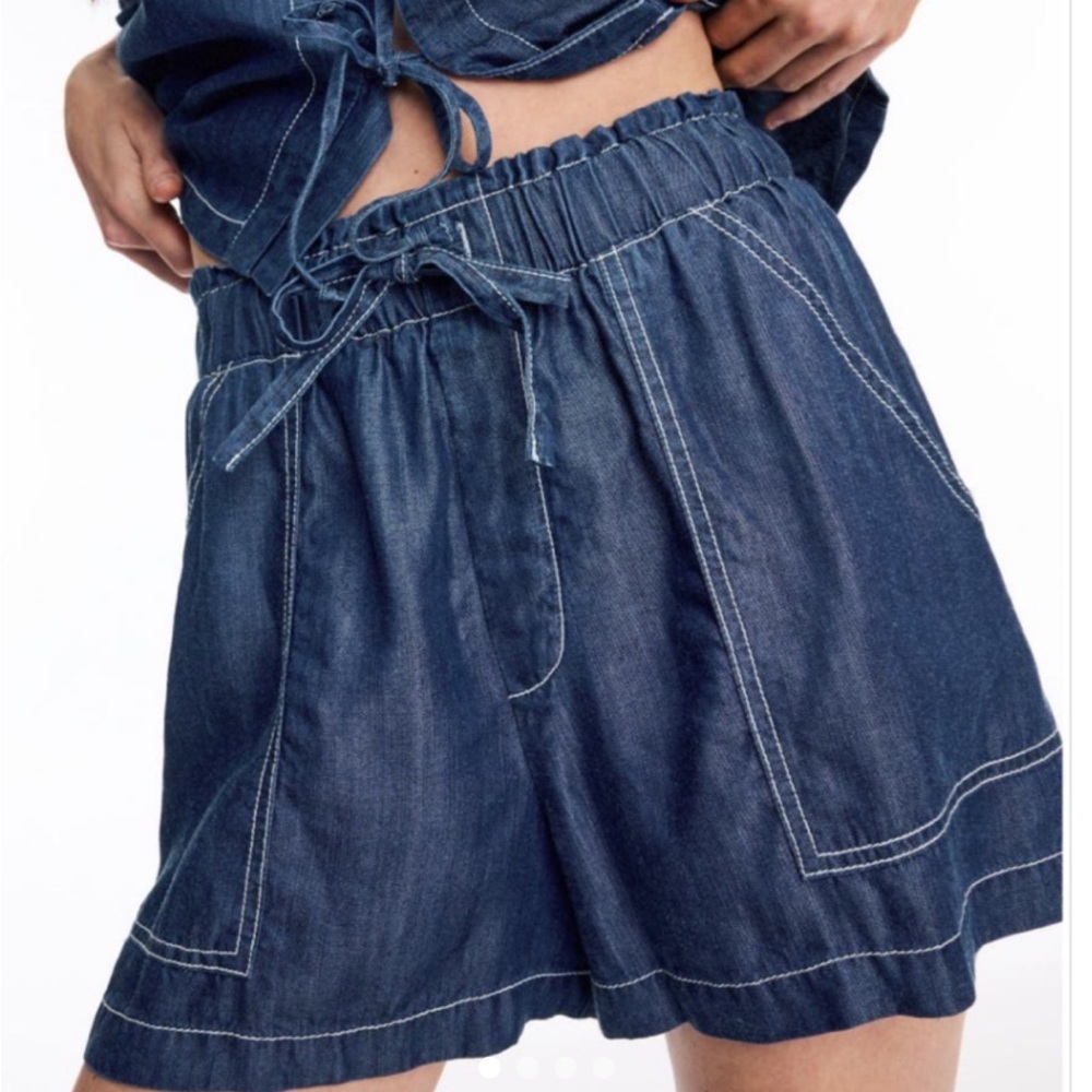 High waist blue flowy shorts